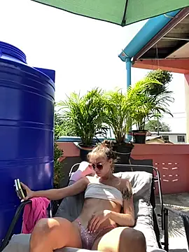 White Lu online show from March 18, 2026, 7:22 am