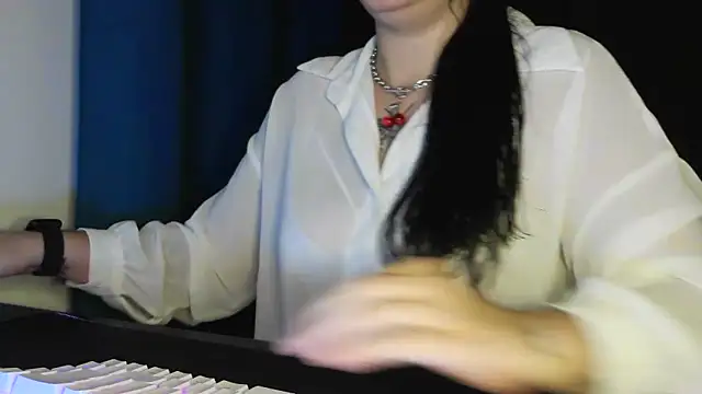 bunnyfox420 online show from November 18, 2025, 7:29 pm