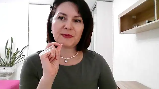 Victoria Glam online show from October 31, 2025, 4:52 pm