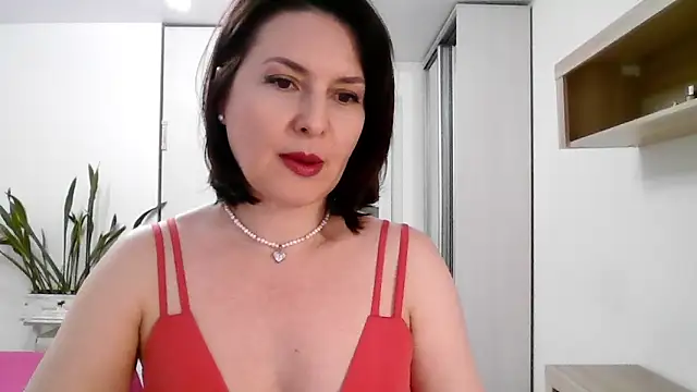 Victoria Glam online show from November 14, 2025, 3:55 pm