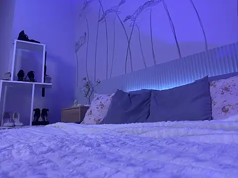 Snapshot of Molli_Luv chatting on February 25, 2025, 12:55 pm Molli Luv online show from February 25, 2025, 12:55 pm