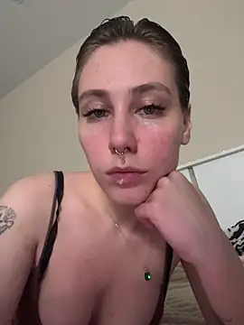 Snapshot of Molli_Luv chatting on November 7, 2025, 3:01 pm Molli Luv online show from November 7, 2025, 3:01 pm