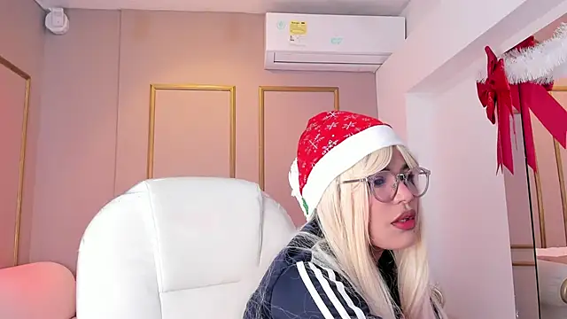 ZoeySnow online show from December 17, 2025, 12:11 pm