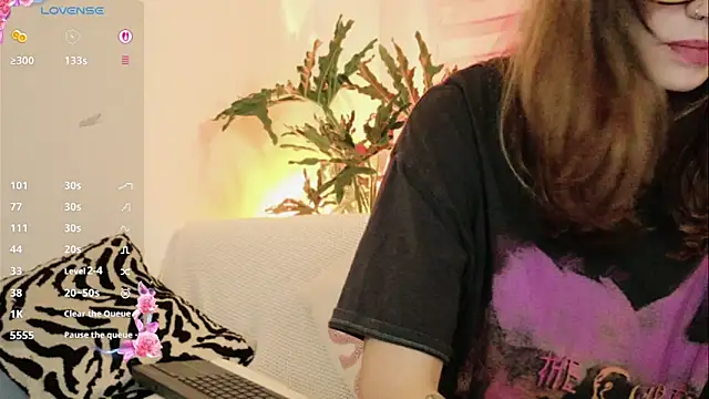 Snapshot of GerberaBlooms77 chatting on March 22, 2026, 12:47 am GerberaBlooms77 online show from March 22, 2026, 12:47 am