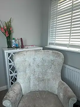 Snapshot of MakemeMillie1 chatting on September 24, 2025, 6:28 am MakemeMillie1 online show from September 24, 2025, 6:28 am