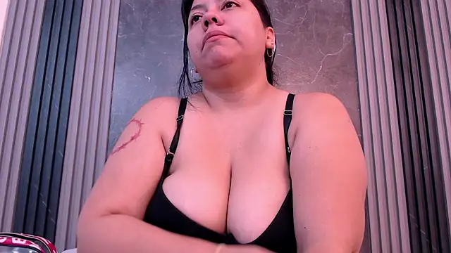 AmmyPike1 online show from September 9, 2025, 12:15 pm