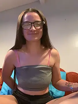 Snapshot of thequeenkendall2025 chatting on February 13, 2025, 10:23 am thequeenkendall2025 online show from February 13, 2025, 10:23 am