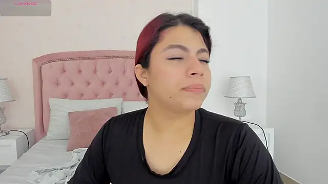 Kendall  Fox online show from November 22, 2025, 6:56 am