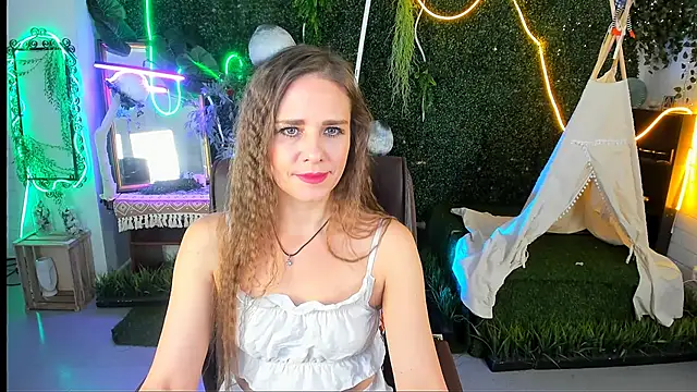 EmiliaBedy online show from November 12, 2025, 9:10 am