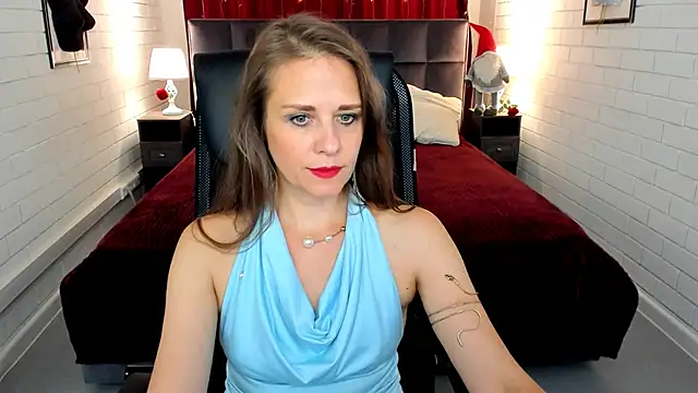 Snapshot of EmiliaBedy chatting on July 1, 2026, 9:22 am EmiliaBedy online show from July 1, 2026, 9:22 am