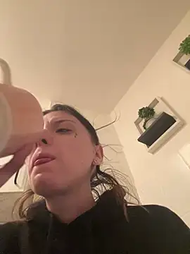 Snapshot of bunnythetailor chatting on February 16, 2025, 11:37 pm bunnythetailor online show from February 16, 2025, 11:37 pm