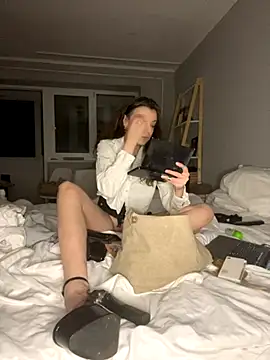 Snapshot of bunnythetailor chatting on November 3, 2025, 11:37 pm bunnythetailor online show from November 3, 2025, 11:37 pm