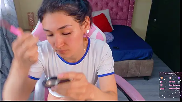 Sofii cutee online show from January 7, 2026, 3:14 pm