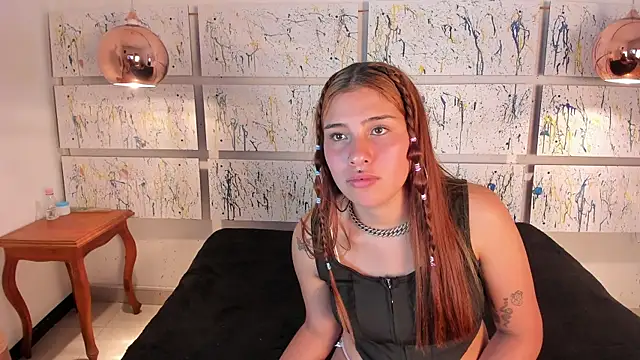 Snapshot of Nikki_and_Mayk chatting on February 7, 2025, 2:29 am Nikki and Mayk online show from February 7, 2025, 2:29 am