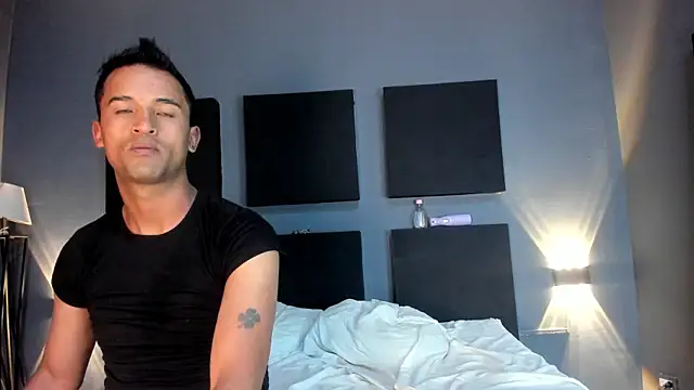 Snapshot of Nikki_and_Mayk chatting on September 16, 2025, 4:02 am Nikki and Mayk online show from September 16, 2025, 4:02 am