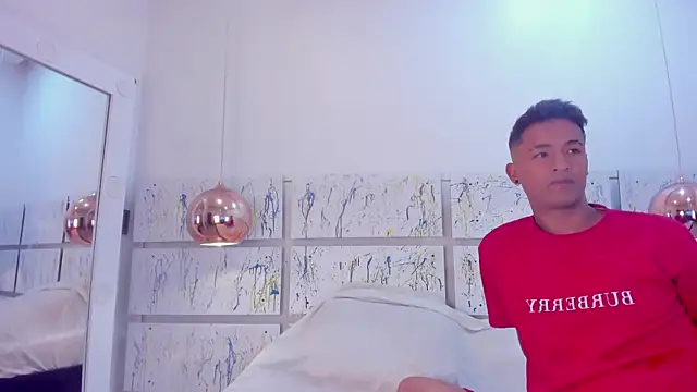 Snapshot of Nikki_and_Mayk chatting on November 5, 2025, 2:55 am Nikki and Mayk online show from November 5, 2025, 2:55 am