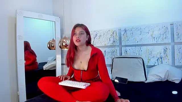 Snapshot of Nikki_and_Mayk chatting on December 20, 2025, 2:40 am Nikki and Mayk online show from December 20, 2025, 2:40 am