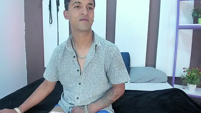 Snapshot of Nikki_and_Mayk chatting on February 5, 2026, 3:22 am Nikki and Mayk online show from February 5, 2026, 3:22 am