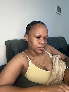 Boneca25 online show from May 27, 2026, 10:18 pm