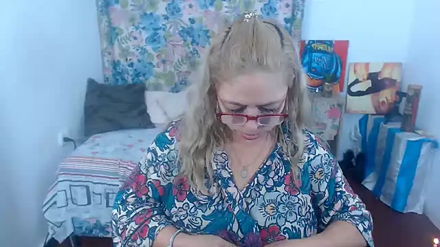 Snapshot of Sweeetnaughty chatting on March 8, 2026, 2:21 pm Sweeetnaughty online show from March 8, 2026, 2:21 pm