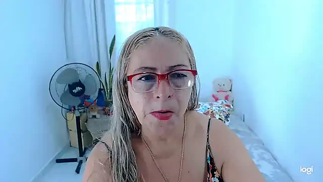Sweeetnaughty online show from May 23, 2026, 1:04 pm