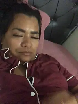 indiazinha69  online show from March 12, 2026, 3:56 am