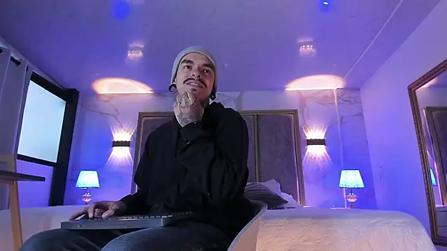 Snapshot of kaletattoo chatting on April 22, 2026, 11:23 am kaletattoo online show from April 22, 2026, 11:23 am