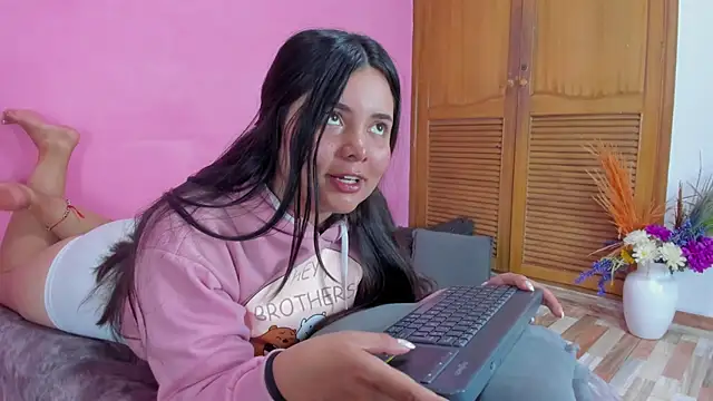 evaa greey online show from February 13, 2025, 8:03 pm