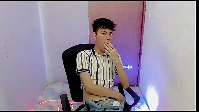 Alexxx lov online show from February 3, 2025, 12:47 pm