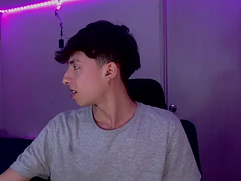 Juanmres online show from February 5, 2026, 1:32 am