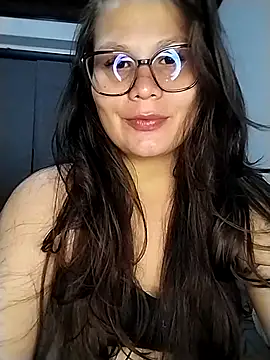 Snapshot of Vale_Saenzz chatting on February 10, 2025, 12:41 am Vale Saenzz online show from February 10, 2025, 12:41 am