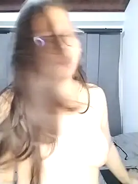 Snapshot of Vale_Saenzz chatting on February 12, 2025, 11:09 pm Vale Saenzz online show from February 12, 2025, 11:09 pm