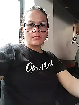 Snapshot of Vale_Saenzz chatting on March 3, 2025, 1:21 am Vale Saenzz online show from March 3, 2025, 1:21 am