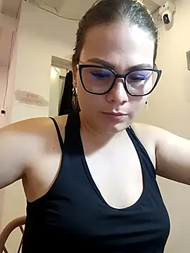 Snapshot of Vale_Saenzz chatting on March 11, 2025, 8:42 pm Vale Saenzz online show from March 11, 2025, 8:42 pm