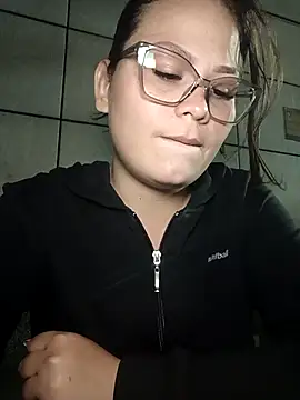 Snapshot of Vale_Saenzz chatting on September 12, 2025, 11:26 pm Vale Saenzz online show from September 12, 2025, 11:26 pm