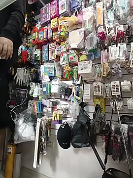 Snapshot of Vale_Saenzz chatting on October 15, 2025, 5:13 pm Vale Saenzz online show from October 15, 2025, 5:13 pm