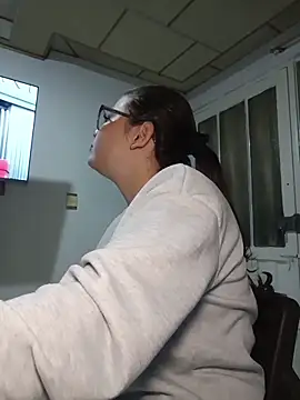 Snapshot of Vale_Saenzz chatting on October 20, 2025, 12:11 am Vale Saenzz online show from October 20, 2025, 12:11 am