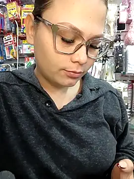 Snapshot of Vale_Saenzz chatting on November 13, 2025, 9:36 pm Vale Saenzz online show from November 13, 2025, 9:36 pm