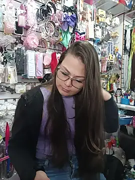 Snapshot of Vale_Saenzz chatting on November 25, 2025, 4:40 pm Vale Saenzz online show from November 25, 2025, 4:40 pm