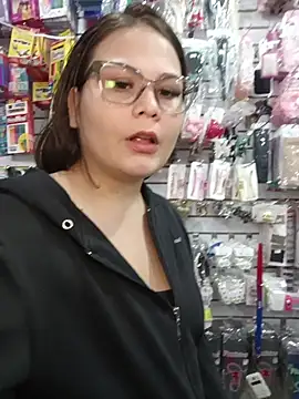 Snapshot of Vale_Saenzz chatting on November 27, 2025, 8:55 pm Vale Saenzz online show from November 27, 2025, 8:55 pm