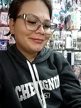 Snapshot of Vale_Saenzz chatting on February 23, 2026, 10:29 pm Vale Saenzz online show from February 23, 2026, 10:29 pm