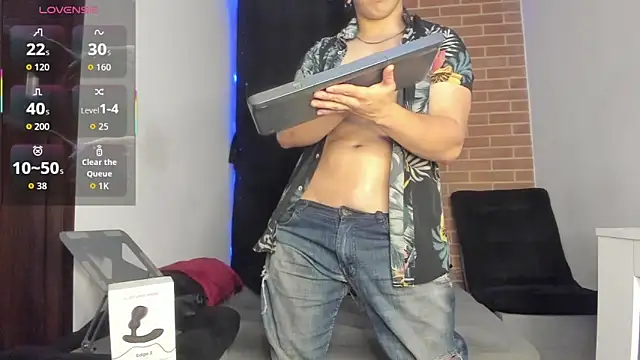 Snapshot of DavidX_X21_Strip chatting on February 20, 2026, 8:16 am DavidX X21 Strip online show from February 20, 2026, 8:16 am