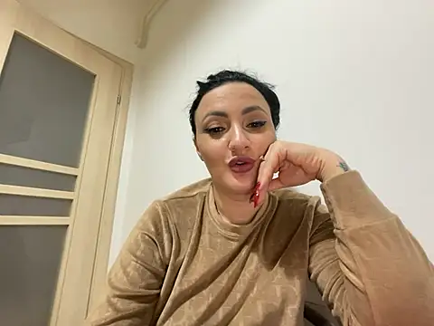 RaisaSalvi online show from February 2, 2025, 4:32 pm