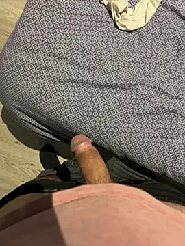 yannusgir33 online show from April 22, 2026, 9:44 am