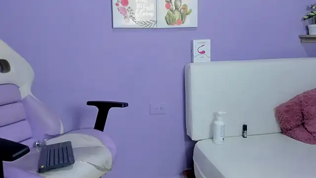 Rossi Mariana online show from March 8, 2025, 3:35 pm