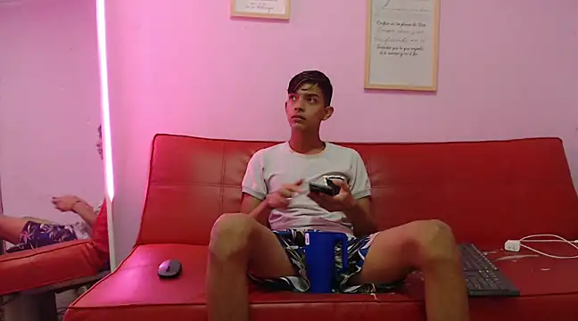 KING STYLE2 online show from March 3, 2025, 11:35 pm