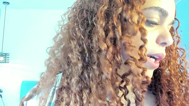 Snapshot of ninna_curly chatting on March 12, 2026, 5:35 am ninna curly online show from March 12, 2026, 5:35 am