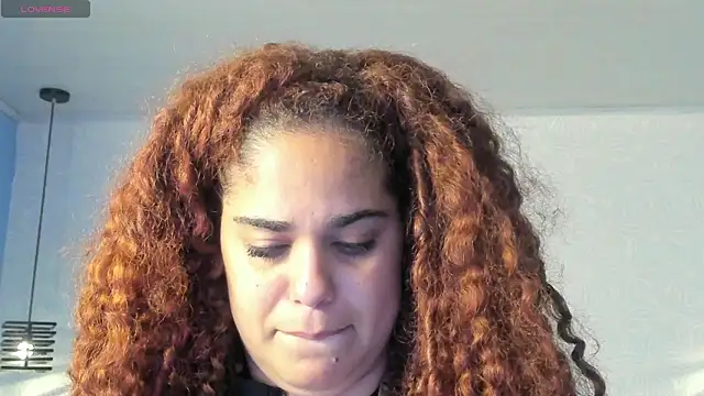 Snapshot of ninna_curly chatting on April 15, 2026, 3:35 am ninna curly online show from April 15, 2026, 3:35 am