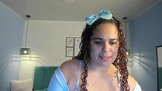Snapshot of ninna_curly chatting on May 4, 2026, 3:35 am ninna curly online show from May 4, 2026, 3:35 am