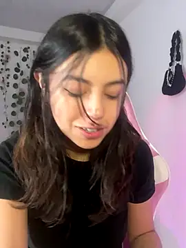 LiLy kIndly online show from December 17, 2025, 9:32 pm